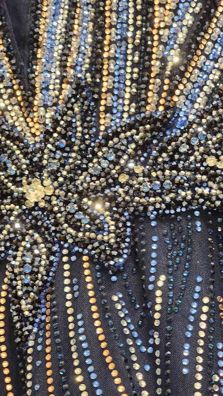 الفستان للبيع قياسي ٤٦ و يلبس ٤٤ لان بيه قيطان اشتريته ب ١٥٠ ابيعه ب ٧٥ وبيه مجال شوي السعر اللمعة مال فصوص احلى و اقوى  بالحقيقة وباللبس الفستان احلى هم


**إذا كنت صاحب هذا الإعلان وتريد حذفه لأي سبب، رجاءا أرسل رسالة إلى الدعم الفني**