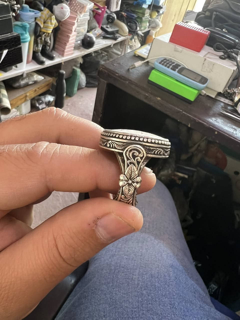 سلام عليكم محبس انتيك ثكيل وصياغه تخبل مع حجر عطف مكتوب فيه والقيت عليك محبتي
السعر 200الف محبس يسوه


**إذا كنت صاحب هذا الإعلان وتريد حذفه لأي سبب، رجاءا أرسل رسالة إلى الدعم الفني**