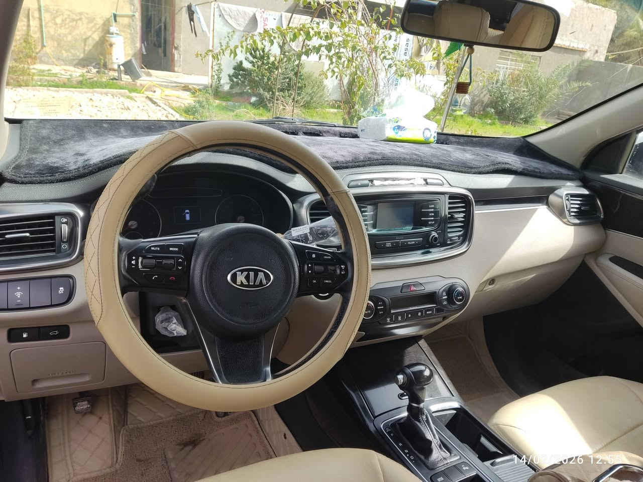 كيا سورنتو بأسمي رقم قادسيه 
سنويه جديده 
هزه جديده 
المواصفات 
خليجي 
6 سلندر 
7 راكب 
كشن كهربائي 
جنطه كهربائي 
 ويل كب كروم 
تبريد 3 قطع 
برد بلادي 
تحكم ستيرن جهتين
تشغيل بصمه 
حداديه جديده محرك ما مفتوح مواصفات فول ماعدا الفتحه السياره جديده والواقع احلى من الصور 
مكاني ديوانيه قضاء الشاميه 
السعر 228 وبيها مجال بسيط
فقط الشراي يتصل ***********
