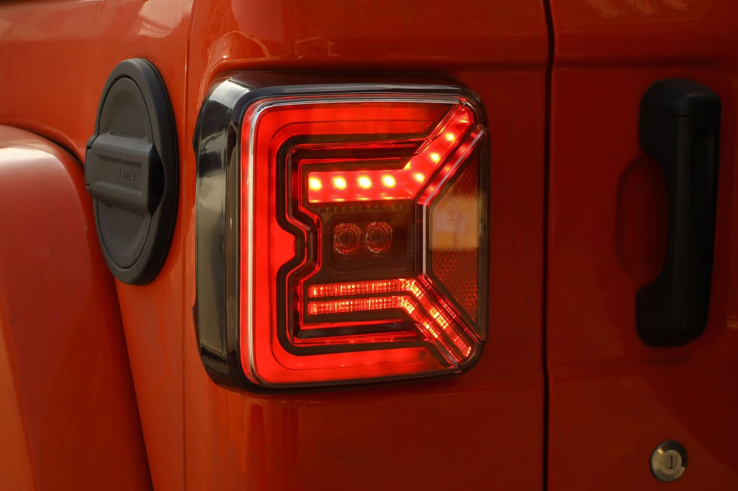 کوردی / عربي

�🔥 بەخێربێن بۆ Azmar Jeep 🔥🚙

💡✨ Tail Light (بەگ لایت) بۆ Jeep – نوێترین شێواز بۆ دواوەی ئۆتۆمبێل ✨💡

💥 ئێستا دەتوانیت شێوازی دواوەی Jeep ـەکەت بە تەواوی بگۆڕیت 💥

✨ دیزاینی مۆدێرن و فەخری بۆ Wrangler & Gladiator
✨ ڕووناکی LED بەهێز بۆ بینینێکی باشتر و جوانتر
✨ جیاوازییەکی تەواو لە شەقامدا بۆ ئۆتۆمبێلەکەت

📦 تایڵ لایت بە کوالێتی بەرز بۆ:
🚙 Jeep Wrangler (JK / JL)
🚙 Jeep Gladiator

💥 تایبەتمەندییەکان:
✔️ LED Technology نوێ
✔️ دانانى ئاسان
✔️ دروستکراو بۆ هەموو کەش و هەوایەک
✔️ دیزاینی Sporty & Luxury

📍 سلێمانی – شەقامی گشتی تاسلوجە – كوردستان مۆتۆرس – دووکانی 21
📞 ***********
📞 ***********
🚚 گەیاندن بۆ هەموو شارەکان

———

🚙🔥 مرحباً بكم في Azmar Jeep 🔥🚙

💡✨ Tail Light للجيب – أسلوب حديث لإضاءة خلفية مميزة ✨💡

💥 الآن يمكنك تغيير شكل خلفية سيارتك بالكامل 💥

✨ تصميم عصري وفاخر لـ Wrangler & Gladiator
✨ إضاءة LED قوية لرؤية أوضح وجمال أكثر
✨ فرق واضح يعطي سيارتك حضور قوي على الطريق

📦 متوفر Tail Lights بجودة عالية لـ:
🚙 Jeep Wrangler (JK / JL)
🚙 Jeep Gladiator

💥 المميزات:
✔️ تقنية LED حديثة
✔️ تركيب سهل
✔️ مقاومة للظروف الجوية
✔️ تصميم رياضي وفخم

📍 السليمانية – شارع تاسلوجة – كردستان موتورس – محل 21
📞 ***********
📞 ***********
🚚 توصيل إلى جميع المحافظات
