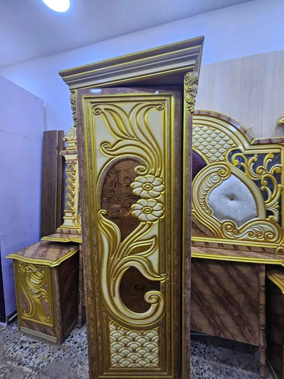 السلام عليكم 
الى اصحاب الذوق الراقي والعرسان توفرت غرفة نوم عراقية حديثه مستخدمه قليل كلش صاج تسكام حطاطه تكمه تفصال درجة اولى كنتورها ابو ٦ ابواب وملحق الظهر جرجوبه براغي داخل خارج بطن ظهر ارضيه سقف كله صاج شغل توصا خاص مال بيت عمل نجارة حقيقي غرفه ثكيله بمعنى الكلمه حطاطه تكمه غرفه وياك للعمر نظافه ١٠٠/١٠٠ بعدها لوك يعني متصرف ولا الف كامله وجاهزة من الصبغ للمفتاح تاخذها وانت مرتاح السعر ٦٥٠ الف وتسوى اكثر وبالعافيه على الياخذها مكانها بغداد #متوفر توصيل بكروة للحجز مراسلة الصغحه


**إذا كنت صاحب هذا الإعلان وتريد حذفه لأي سبب، رجاءا أرسل رسالة إلى الدعم الفني**