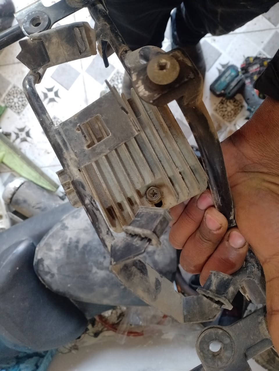 غراض تفصيق للبيع يرهمن عل فورزه وعل سكاي ولف 
ويل خلفي ويل امامي كامل هوه وسدر مالته 
كشن صانصله ودشبول الغراض كدام عينك وهاذه رقمي 
***********
