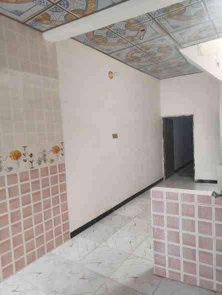 السلام عليكم 50 متر للبيع زراعي غرفه وصاله ومطبخ وصحيات موقع البيت كربلاء المقدسة يبعد عن الامام 8 كيلو وأقل حي الرباب خدمات ماء كهرباء خط نقل قريب على الشارع العام مدارس مولد ذهبي البيت أساس رباط والسقف صب كونكريت السعر 20 بي مجال قليل مستعجل للبيع 
للاستفسار اتصل أو واتساب *********** كربلاء
