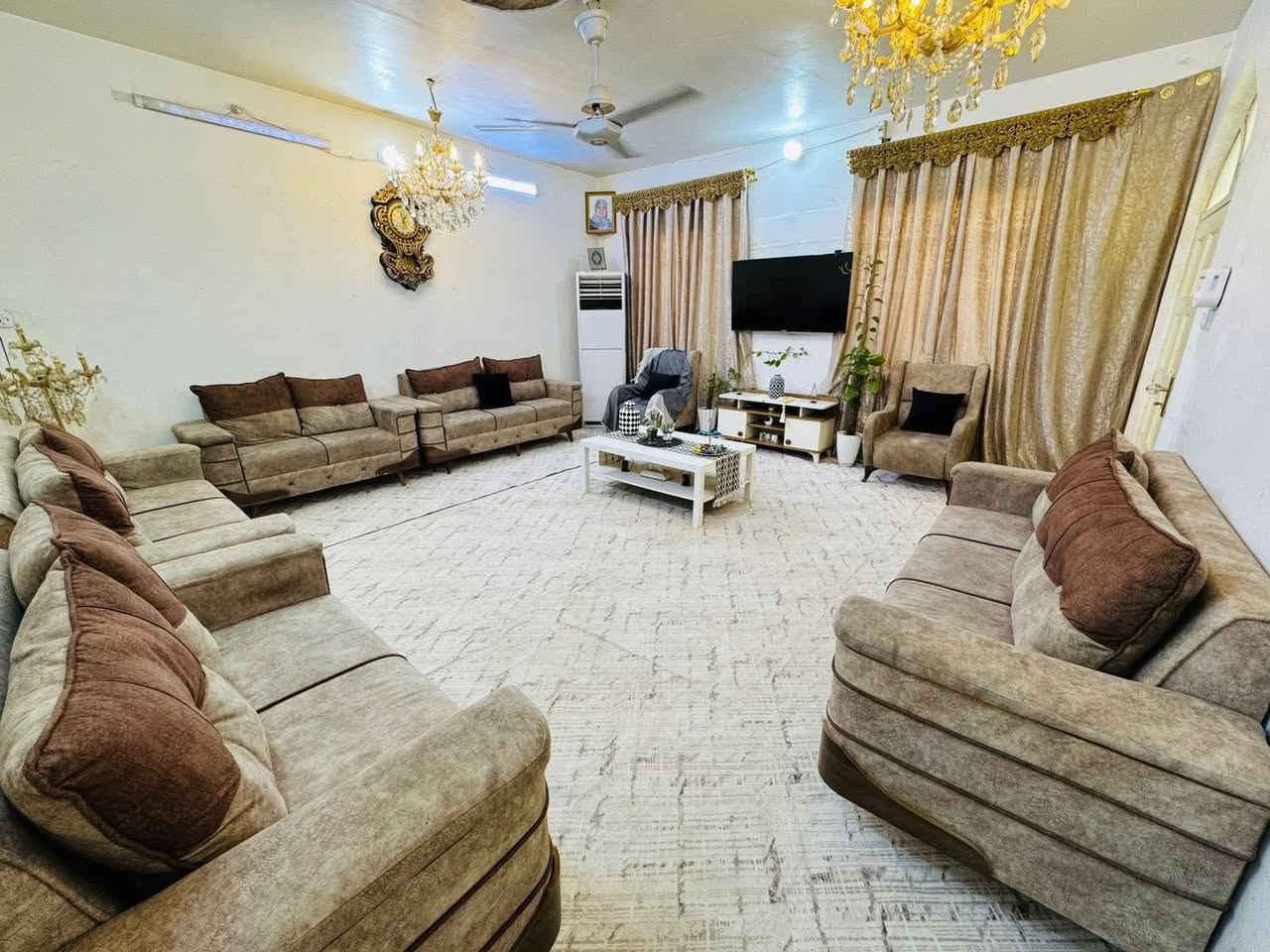 إعلان رقم (821) 🔴
الظلال العقارية تعلن عن توفر دار للبيع في:

📍 حي الرمضان
الجهة المقابلة لحي النقيب

✨ مواصفات العقار:
 • بناء نظيف جداً
 • المساحة: 110 م²
 • ركن، مطل على فرعين
 • جنس العقار: طابو زراعي 25
 • سنة البناء: 2008
 • واجهة العقار: 10 متر
 • النزال: 11 متر

🏠 محتويات الدار:
🔹 الطابق الأرضي:
 • استقبال
 • صالة
 • غرفة
 • مطبخ
 • صحيات

🔹 الطابق الثاني:
 • 3 غرف نوم
 • 2 مخازن

📞 للاستفسار والاتصال:
☎️ ***********
☎️ ***********
☎️ ***********

📍 أو زيارتنا في موقعنا:
كربلاء – حي الحسين – شارع المصلحة

🔰 الظلال العقارية… ثقة وخبرة في مجال العقارات
