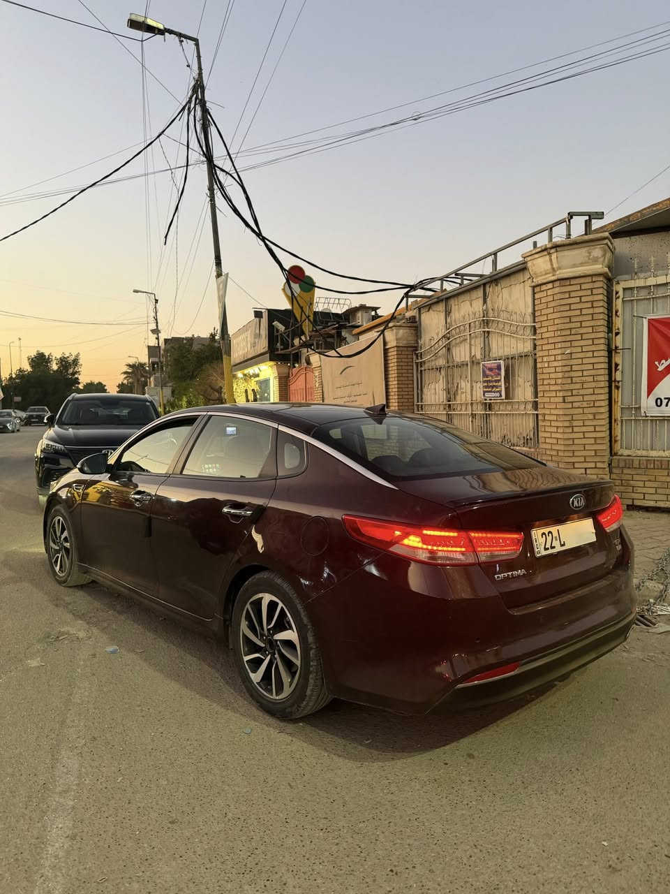 ✨ يا الله السلام عليكم ✨

🚘 كيا أوبتيما – Kia Optima EX
📅 موديل: 2017
⛽ بنزين
📍 الممشى: 81 الف ميل

🔹 المواصفات:
✔️ محرك 4 سلندر
✔️2.5 لتر gdi
✔️ ناقل حركة أوتوماتيك
✔️ بصمة تشغيل
✔️ بصمة أبواب
✔️ شاشة
✔️ كامرة خلفية
✔️ تحكم كامل بالستيرن
✔️ مثبت سرعة
✔️ إشارات بالمراي
✔️ كشنات جلد
✔️ كشن السائق كهرباء
✔️شاشة كار بلي 
✔️تدفئة ستيرن
✔️تدفئة مقاعد
✔️ نظام مانع انزلاق
✔️ تكييف قوي
✔️ داخلية نظيفة

✨ وبعد بيها هواي مواصفات

🛠️ الحالة:
بيها ربع الجاملغ الخلفي والباب مبدل نفس اللون بدون ايرباك

✅ رقم:  أربيل باسمي

🌟 السيارة نظيفة ومرتبة وبعد أحلى من الصور وبالعافية على اللي ياخذها

💰 السعر: 120 ورقة
🔻 بيها مجال بسيط

📞 للاستفسار: ***********
📍 العنوان: بغداد
