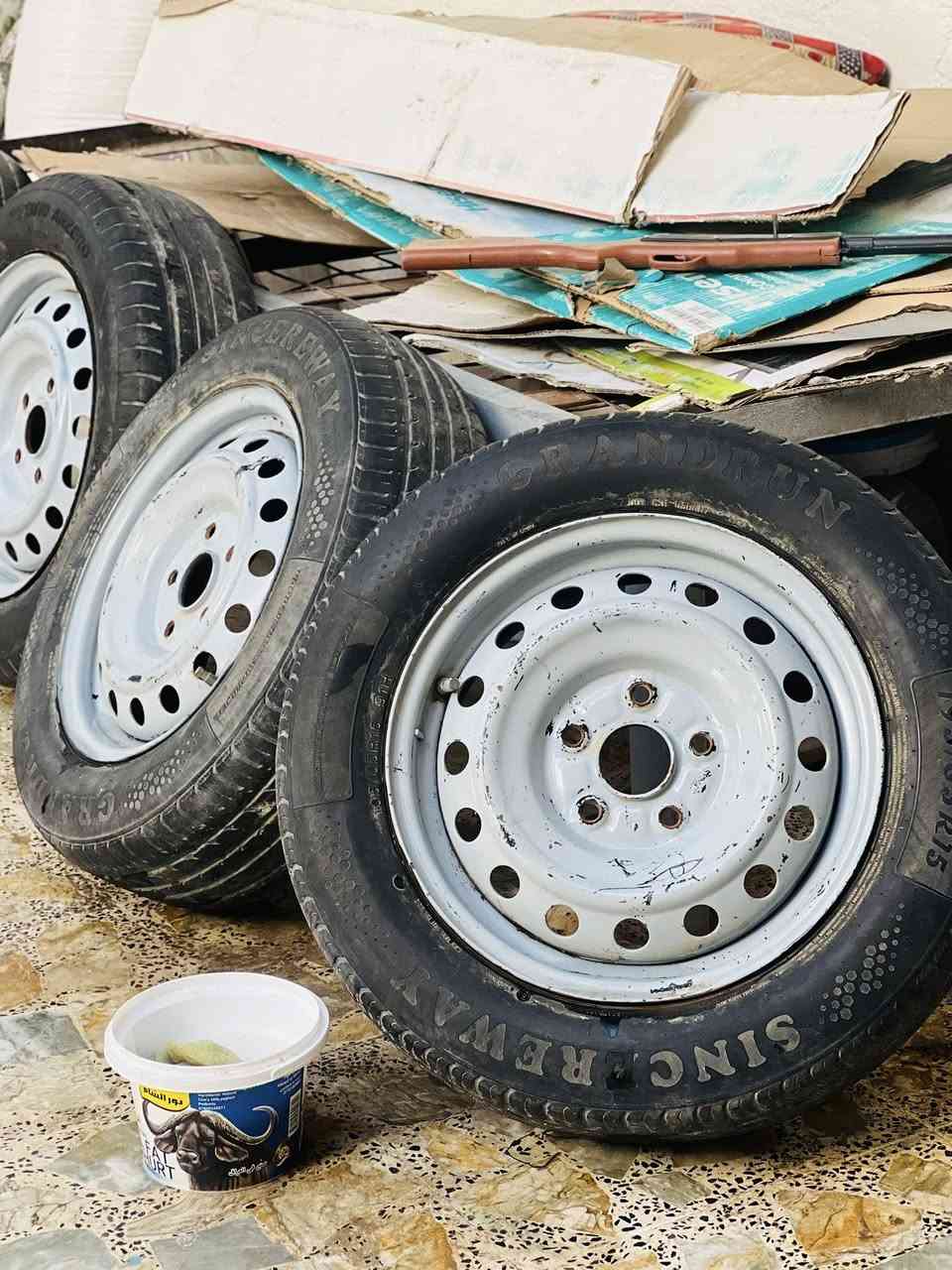 يالله 
عندي ويل ياباني مال ملكه يرهم على جميع السيارات اليابانيه اصلي ابو الختم ويا تخم تاير نص عمر ب175 مكاني نجف 
***********
