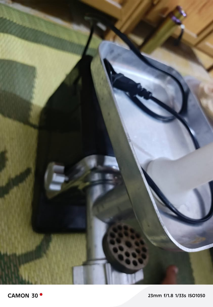 مكينة ثرم للبيع مُستخدمة مرتين السعر ٧٠ الف وبيها مجال***********
