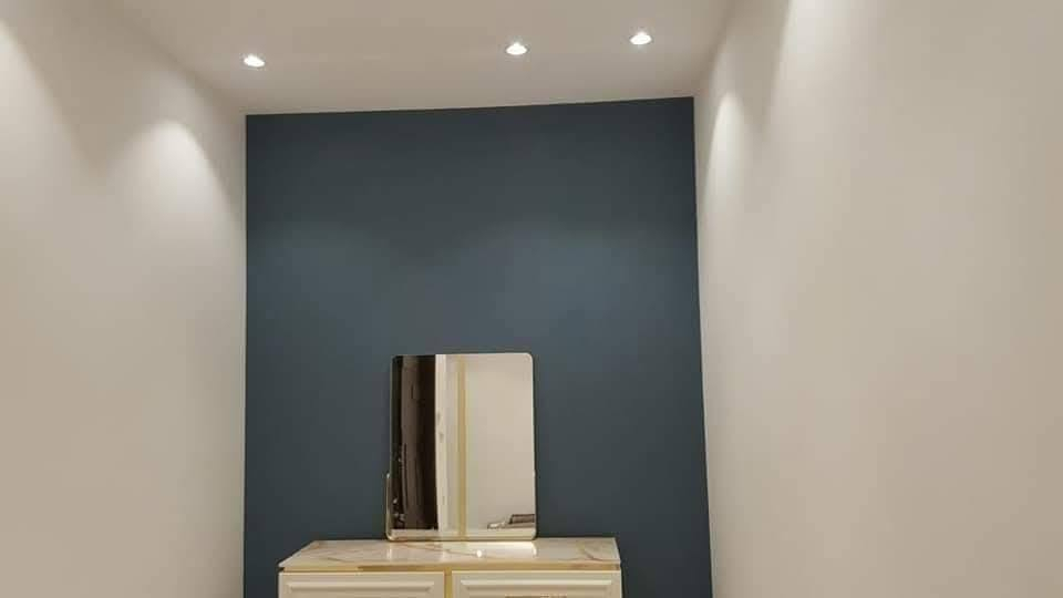 سعر المتر 3الف دينار  بشكل الصبغ وتصليح الرطوبه ***********
وعمل ورق جدران سعر عمل الروله 15الف
