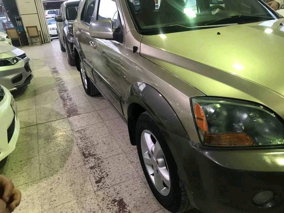 السلام عليكم 
سورينتو رقم دهوك موديل 2008  حجم المكينة 3800 6V بيها شبر بين باب السائق و الجاملغ فقط 5 راكب كير ومكينه شرط السنوية جديده ورقم جديد رايدها 115 وبيها مجال