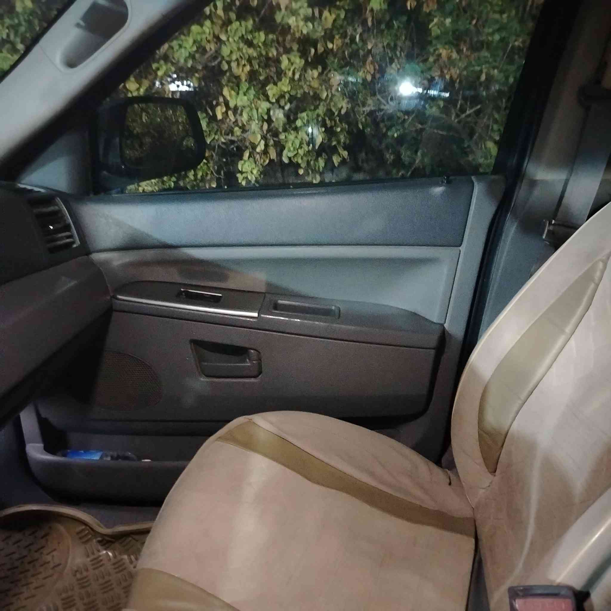 سەرەتا بەناوی خودا
جێب لاریدۆ ٢٠٠٥ 
تەنها  فرۆشتن 
سەیارەکە بێ مەسروف کامل گیانی جاهیزە 
بۆیاخی یەک دو پەڵە بچوکی هەیە 
کوشن کارەباو شاشە ئایپادە 
ڕەنگ نیلیە تۆخە سەیارەکە
ڕەقەمو سەنەوی تازەیە
بەشەرت تەحویلو غەرامە 
نرخی٧٧گڵاو مەعامەلە 
ژمارەی خاوەنی ***********
