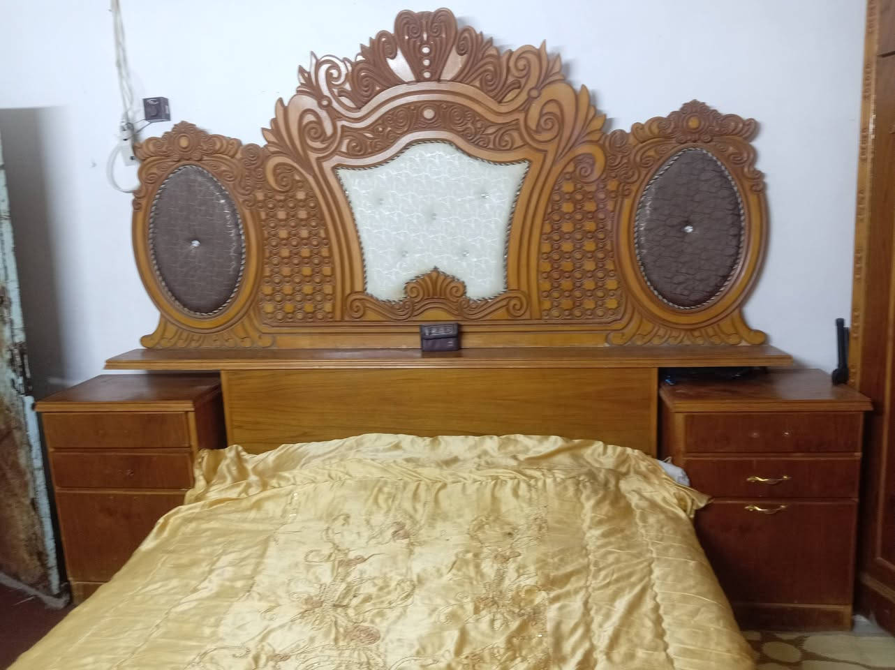 غرفة خشاب للبيع السعر 750 رقم بي واتساب***********
