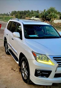رقم دولي بأسميLX 570.   SPORT موديل 2013  فووول مواصفات  كشنات جلد اصل...
