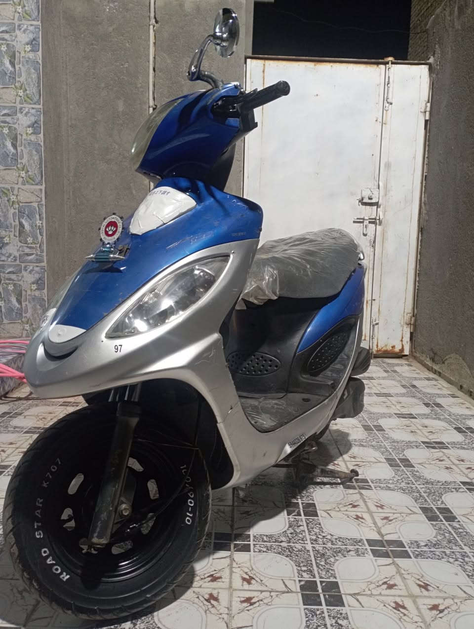 سلام عليكم
كامكو في تو 
مكينته مفتوحه ناعمه ما تنسمع وشلعه بيه فول كهربائات شغاله 
دراجه ختم واحد مكان شطره سعر ٤٧٥ 
***********
