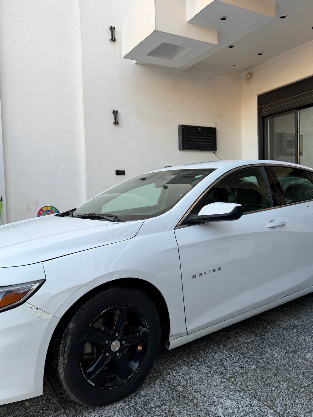 السلام عليكم شباب 
شيفروليت ماليبو ls موديل 2021 
لون ابيض 
رقم اربيل الجديد  شرط التحويل 
مواصفات السيارة
شاشة / كامرة / بصمة تشغيل وبصمة ابواب / تحكم ستيرن / جام اوتو / اوتو ستوب / حساس تاير / شاشة اعطال 
مواصفات عادية مال ماليبو 
حادث السيارة سرقة جاملغ امامي وبيها من امريكا جاملغ خلفي جهة السايق 
صور الحادث بالمنشور 
السيارة ماشية 45000mil وقابلة للزيادة 
بجم بلادي راديترات ومراوح كلة بلاديي  حادثها فقط السرقة انسة شي اسمة حماوة 

كاملة وجاهزة لاخر حباية مابيها نقص اي شي 
مكاني حي البنوك / شارع الكنيسة 

سعر السيارة 122 ورقة وبيها مجال كلش بسيط 
***********