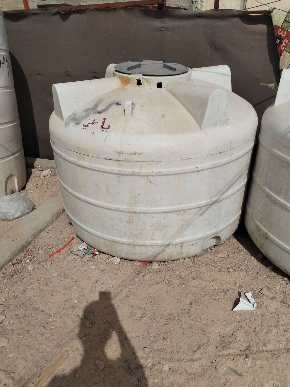 تانكيات ماي العدد 3للبيع 1ابو5000لتر و2ابو 2500لتر مكاني بالنجف بالكوفه الصوب الصغير ***********
