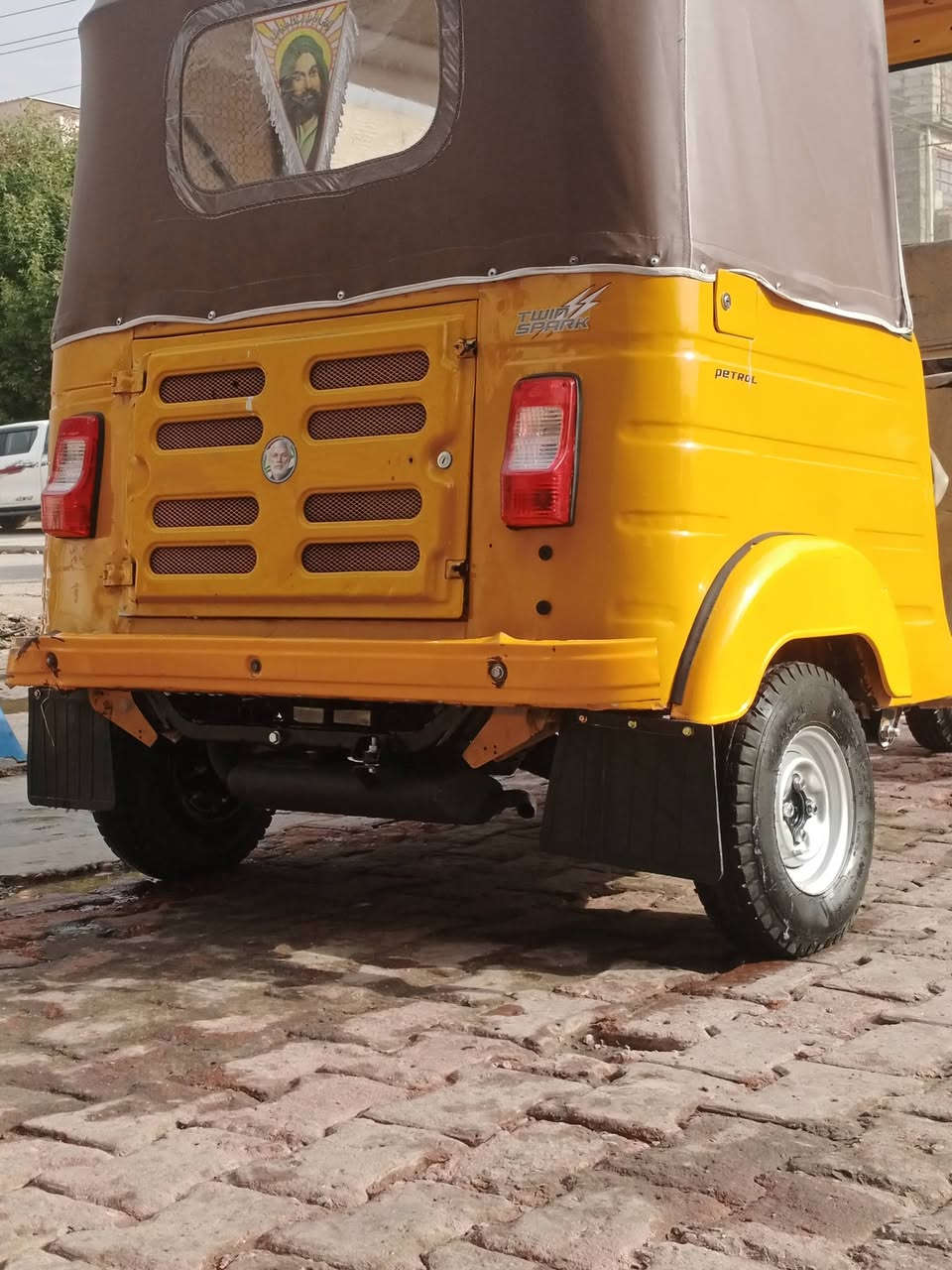 سلام عليكم تك تك موديل 18رقم و سنويه بابل تحويل ثاني يوم تكتك جاهزه من كلشي ربع ما تصرف عليها تاخم تاير ابريك كله جديد مبدل مكينه مجفته جديد التك تك معمره جديد. نافضها نفض  معمره دوسها خياسات لغوده صافيه بدون ضربه  تك تك مال شغل كبل للشارع السعر 5750و بيها مجال قليل  المكان الدوره   رقم الهاتف ***********
