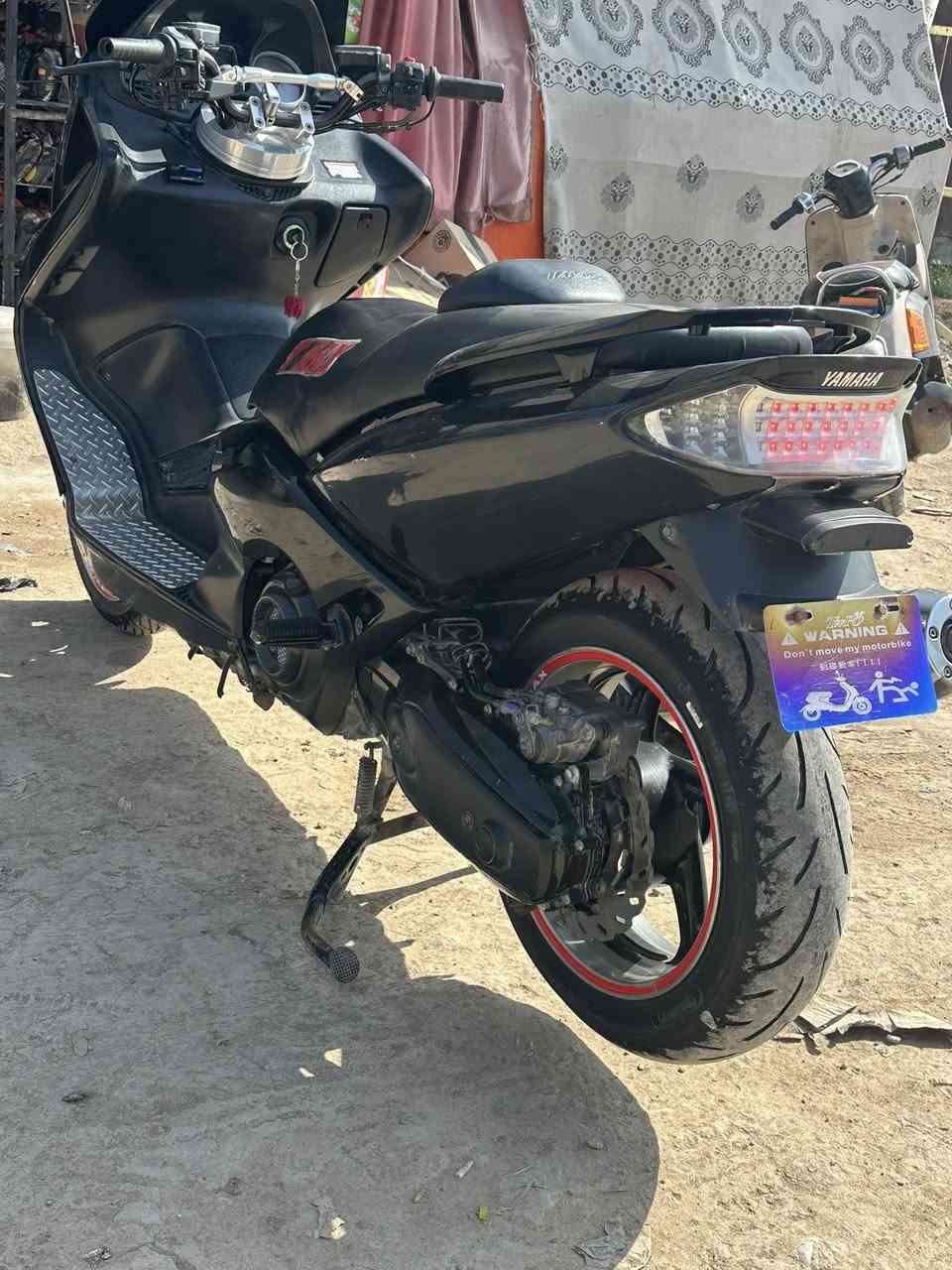 سلام عليكم
تيماكس 2008لون اسود
ماشية 38مكينة مامفتوحة عليهة مري مال ١١
فج خلفي مال 11ويل كروم دراجة كلهة شغالة مابيهة اي نقص 
عنوان ديالى بعقوبة. 
سعر20بيهة مجال قليل حك جية. 
متواجد تصال فقط ***********
