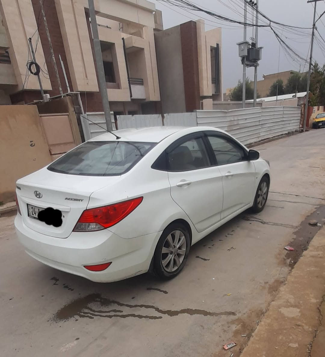 اكسنت 2013 للبيع
وارد كوري / محرك 16 / كير عادي 
رقم دهوك مسطرة جديد بأسمي السيارة/ سنوية لغاية 2027 
محرك كير شرط 
ضرر جاملغ خلف باب السكن الهلال فقط  صبغ / السيارة بدون حادث ملاحضات فقط 
السعر 100 وبيها مجال قليل 
للتواصل  ***********
