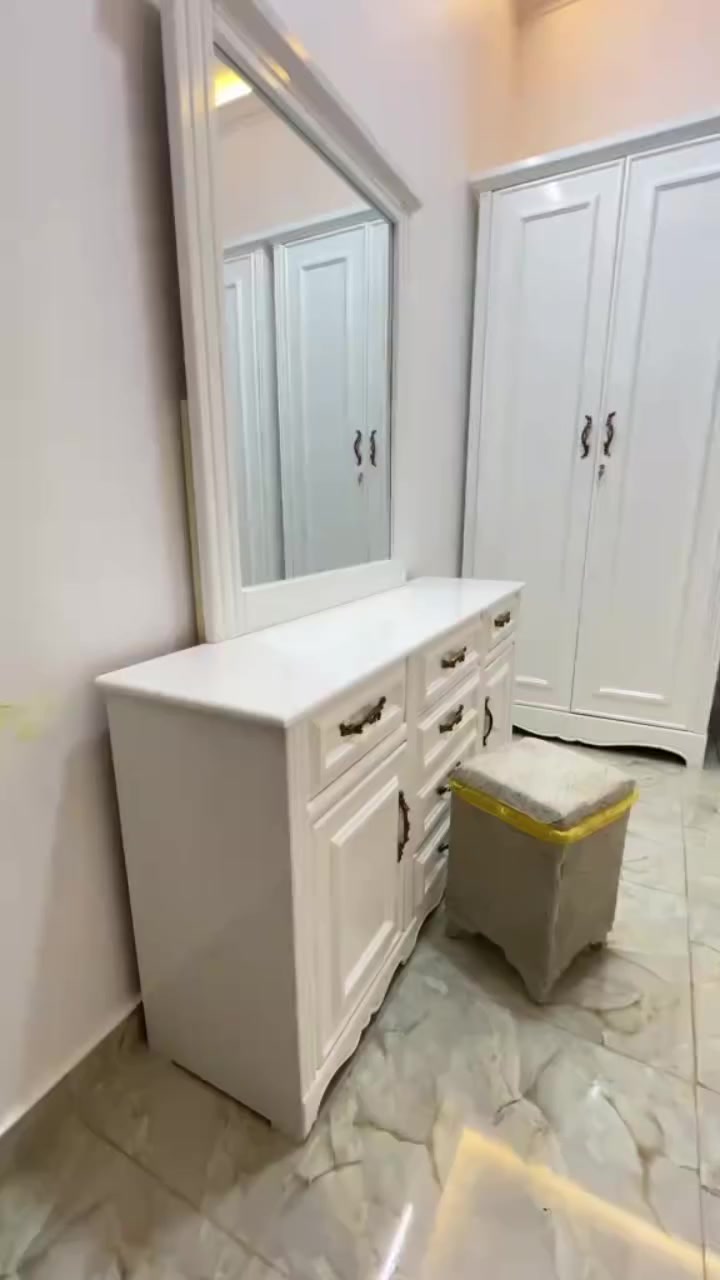 سلام عليكم✋
غرفه تسكام عراقي شغل اكثر من روعه💯

الخارج 5ملم الداخل 4ملم🛏

الدنك زان مصري القفاله طكيتن درجه اولى

اليده حديد فولاذ🔗

الصبغ حراري ابيض درجه اولى✅🖼

وشغل حسب طلب الزبون🙋‍♀️🙋‍♂️

التصميم تركي الشغل تسكام عراقي لوح روسي درجه اولى✅

وهلا وسهلا بجميع🪪

معمل ومعرض العوادي⛩

العنوان النجف الاشرف
ناحية الحيره قرب البلديه 
الستفسار ***********
