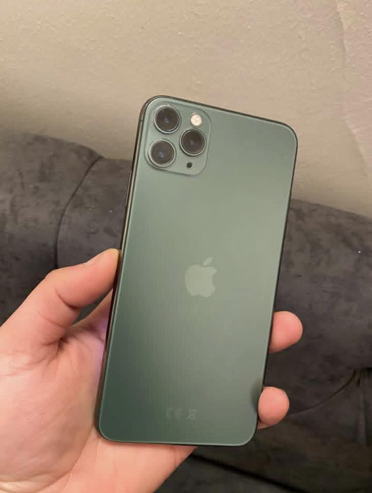 سلام عليكم ايفون ١١برو ماكس كفاله. فقط مستبدل بطاريه. 100.  الجهاز خير من الله شحنه كامرته كلشي شغال السعر 300 ألف. المكان حله قرب شركت الرنا. ***********.
