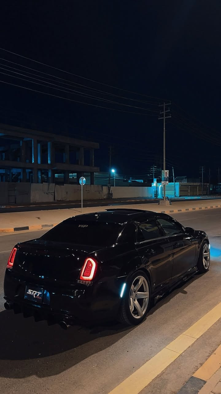 عليكم كلايسلر S 2012 اصل محدثه للبيع او مراوس سيارة فول مواصفات سيارة مكينه جديدة 8سلندر هيمي 
وبيها قصعتين جاملغ وبنيد سيارة بيها برمجه كزوز رياضي وسارة جاهزة من كلشي السعر 165 رقم بغداد دولي بسمي 
رقم *********** مكاني بغداد الشعب
