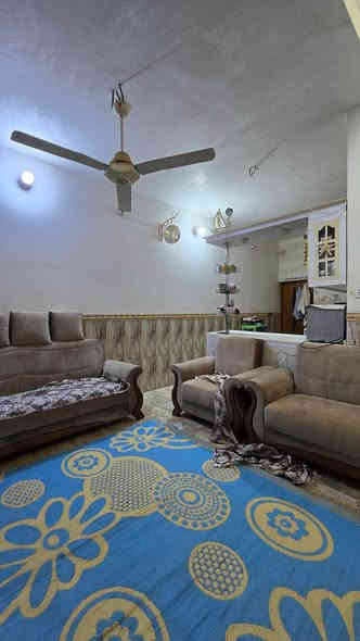 سلام عليكم بيت مساحته 110 متر  ب شارع المطار القديم مقابل مجمع الكوثر الطبي يبعد عن الشارع 40 متر  سقف صب مسلح بناء جناي بلوك اربيل سعره 38 وبيه مجال *********** النجف
