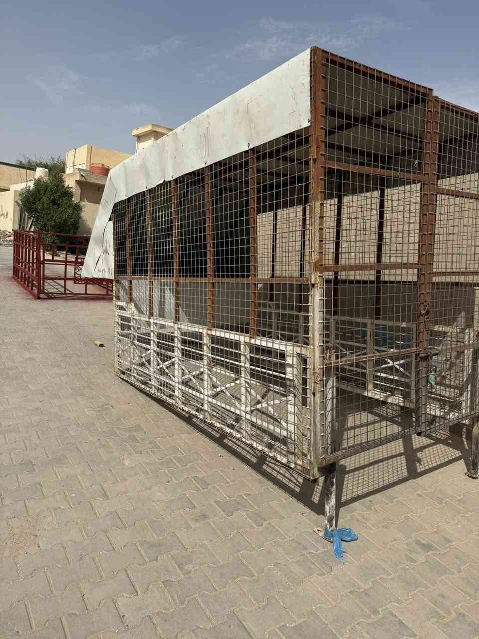 للبيع العدد 2مكان نجف سعر الواحد 250 رقم المبايل ***********
