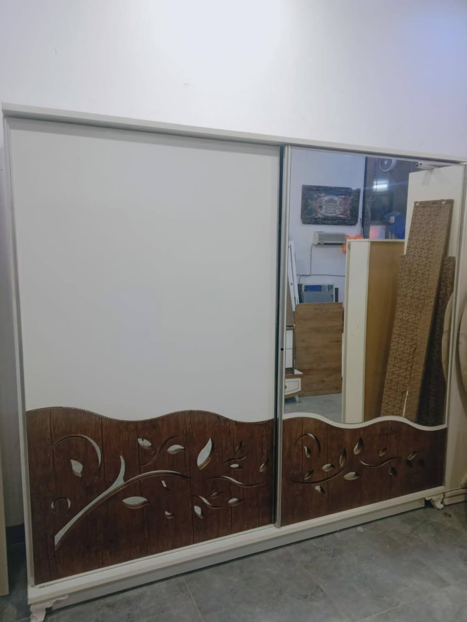 غرفه نوم 5 قطع للبيع مع شد ونقل ودوشك سعر 275 للتواصل ***********

