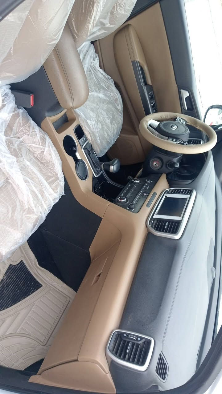 سلام عليكم  كيا سبورتج موديل 2020 بسمي رقم نكليزي بغداد  وهزه جديده
مواصفات 
شاشه اصليه 
داخل عسلي 
اريل ماوس 
مري شفط 
حساس امامي وخلفي كامره دواره تحكمات فول ما بيهه اي نقص بيهه بارد بس الباب الوره الصدر//// استفسار *********** سيد حميد  
سعر 198 وبيهه مجال بسيط
