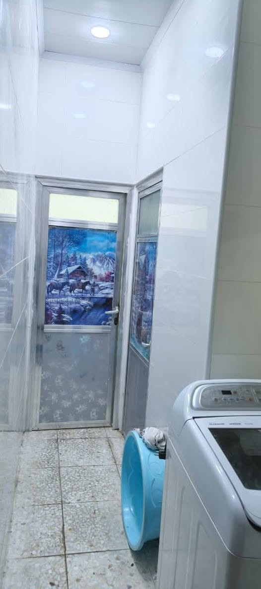 يوجد بيت طابو صرف
المساحة 200متر طابقين نوم 2 
شارع 80 محيزم 4 
مقابل المدارس قبل المدارس 
عل شارع 20
للاستفسار مراجعة مكتب الشارقة للعقار مقابل مسجد الرحمن الاتصال اوعبر المراسلة ***********
