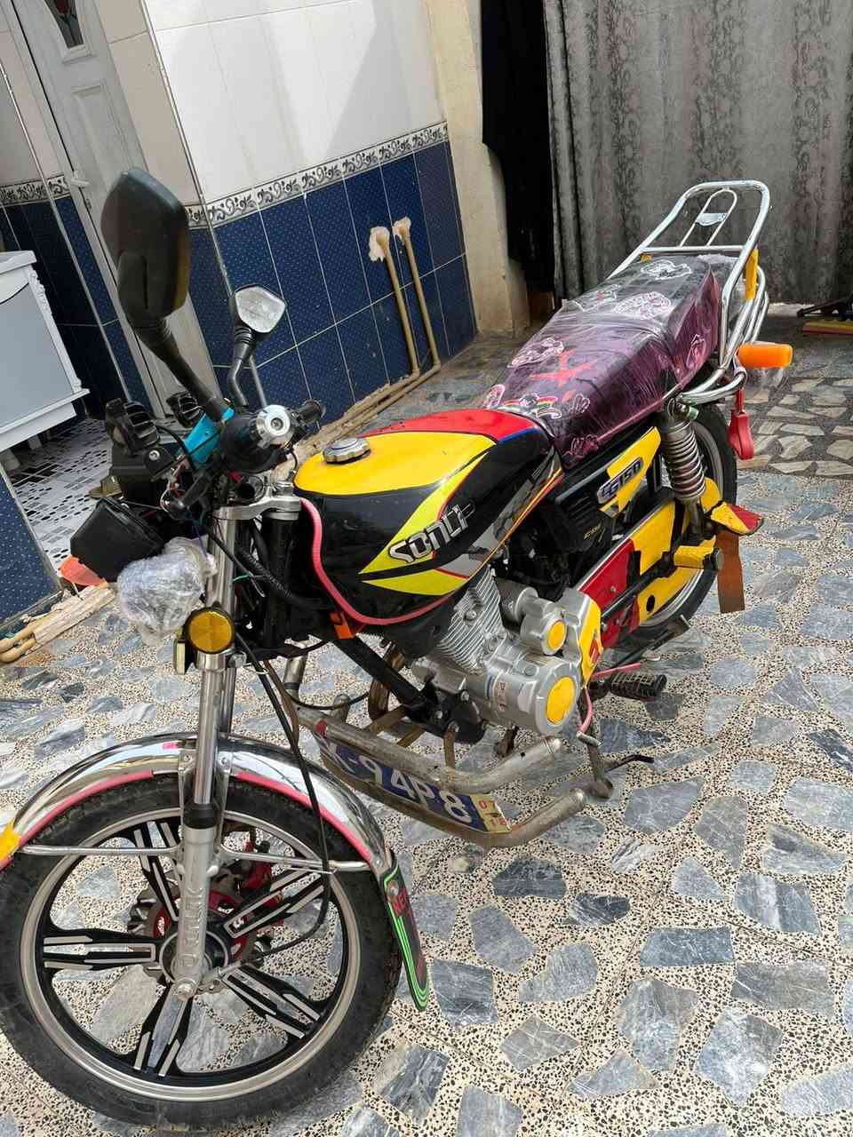 السلام عليكم
دراجة سيفان موديل 2024 

مكينة خير من الله سبانة ماممدودة عليها دراجة كاملة اي نقص مابيها 

تشغيل عن بعد وياها بصمتين 

تاير أمامي بدلته جديد وتاير خلفي نظيف كلش 

اوراق بي ورقة كارتونية 

مكاني ديالى الخالص 

السعر 600 وبي مجال للطيبين

للأستفسار الاتصال على الرقم 

*********** فقط اتصال او واتساب  ماموجود خاص
