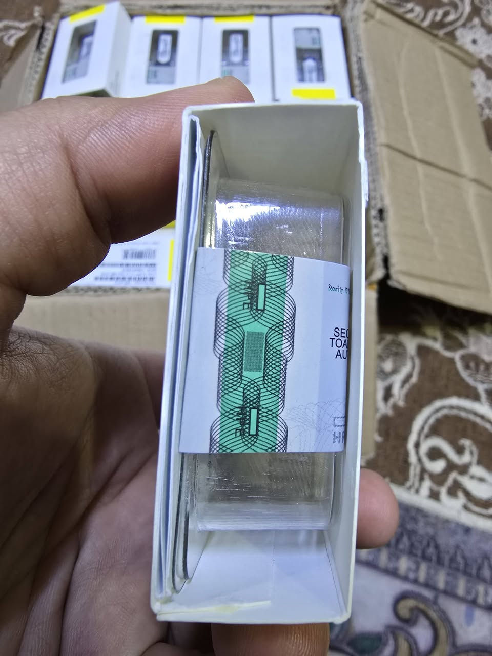 السلام عليكم ورحمة الله وبركاته 
J4859D.
نوع الجهاز: SFP (Small Form-factor Pluggable)، وهو جهاز قابل للتركيب والاستبدال أثناء التشغيل (Hot-swappable).
السرعة: 1 جيجابت في الثانية (1G / 1000BASE-LX).
نوع الألياف الضوئية: ألياف أحادية النمط (SMF - Single Mode Fiber).
المسافة المدعومة: تصل إلى 10 كيلومترات.
نوع الموصل: LC Duplex.
الطول الموجي: 1310 نانومتر. 
متوفر ٣٠ قطعه 
سعر المفرد ،15 الف
سعر الشلع 300 الف


**إذا كنت صاحب هذا الإعلان وتريد حذفه لأي سبب، رجاءا أرسل رسالة إلى الدعم الفني**