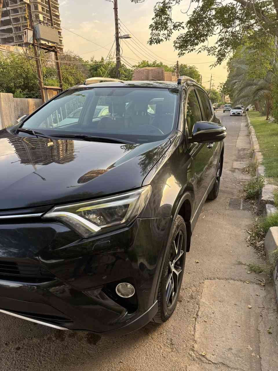 تويوتا راف فور 2018 
خليجي
السليمانية الرقم الجديد سنوية جديده
عداد المسافة 134 km قابل للزيادة 
باب السايق تبديل
الجنطة الخلفية بيها بارد
الموصفات
فتحة سقف 
مقاعد جلد 
شاشة+ كامرا
مقعد امامي كهرباء 
بصمة
تشغيل عن بعد
مثبت سرعه 
4*4
نظام منحدرات
جنطة كهرباء 
ويل 18
مصابيح امامية زينون
حساس امامي خلفي 
مري شفط مع اشارات
زراك لايت امامي
السعر 18،500$ بيها مجال 
الاستفسار الاتصال ***********
