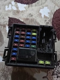 بورد قاعدة فيوزات كلشي شغال بيه بس الماسحات والتبريد واكفه بيه اي كهرب...