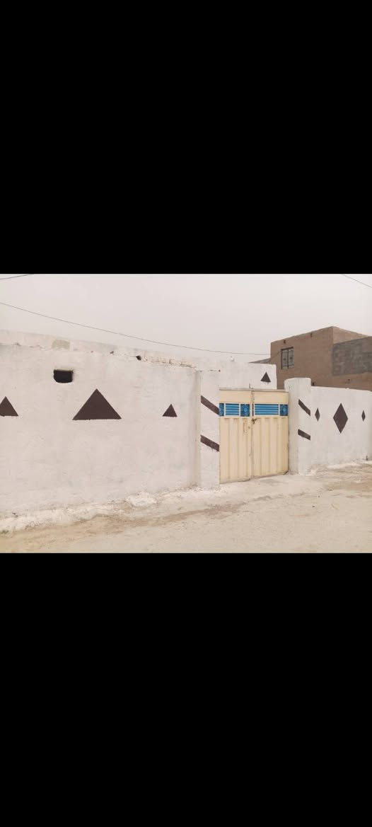 سلام عليكم عندي بيت مساحه 200متر في قرية بلاسم فيه كامل الخدمات ماء مجاري تبليط السعر 13وبيه مجال  الاستفسار على هاذا الرقم ***********
