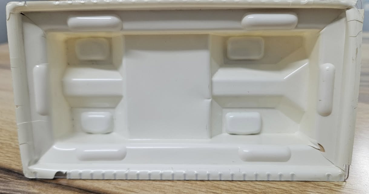 سيارة لعبة معدنية (Die-cast) من إنتاج شركة Majorette، وهي تجسيد لسيارة كلاسيكية فاخرة. 
صناعة فرنسيه 
طول السيارة قرابة ال ١٤ سم 
السعر ٦٠ الف


**إذا كنت صاحب هذا الإعلان وتريد حذفه لأي سبب، رجاءا أرسل رسالة إلى الدعم الفني**