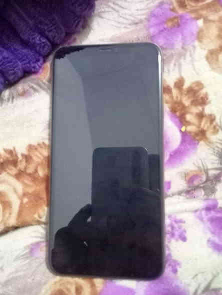 11 برو ماكس 256بطاريه 79 مامفتوح سعره 450 ناصريه مركز ***********
