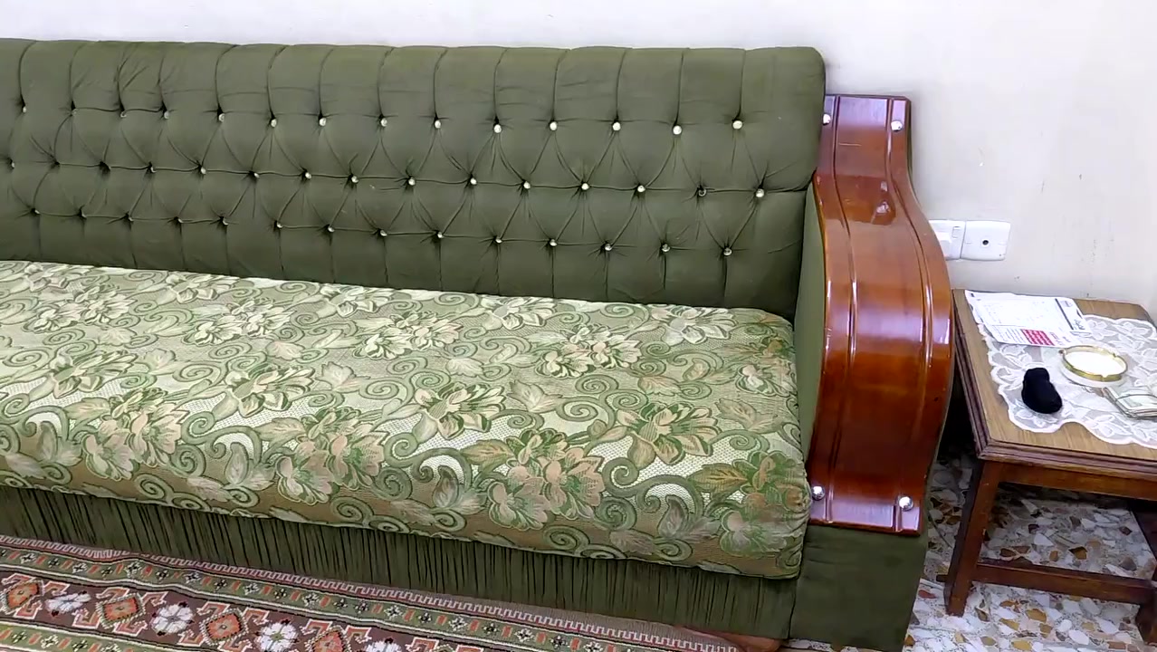 السلام عليكم متوفر تخم للبيع ٦ مقاعد زاويه + طابوريه + كوشات امانه الله التخم جديد  وسعره ١٥٠ والي يحب يستفسر عنه ويشوفه يتفضل عل الرقم  ***********
