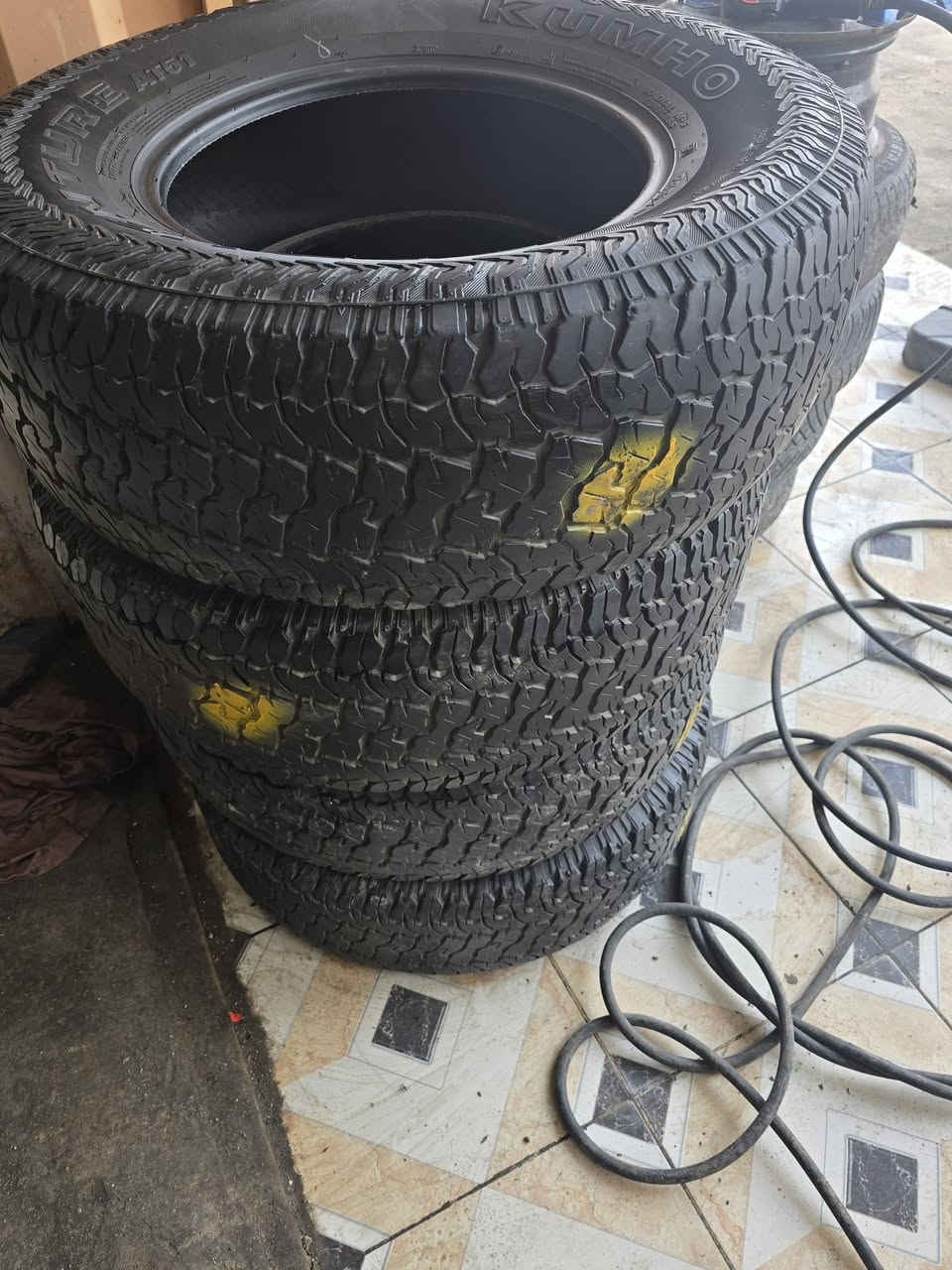 السلام عليكم 
يتوفر تاير باله 
حجم ١٧  ٦٥    ٢٦٥
حجم   ١٦   ٧٠    ٢٦٥
***********
الرميثه شارع العام
