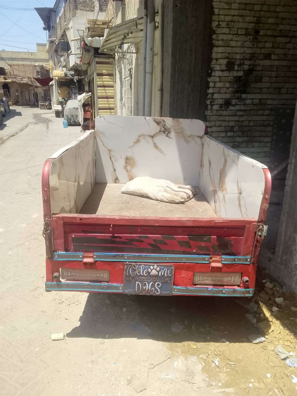 ستوته للبيع المكان بغداد الأعظمية قرب جامع الامام أبي حنيفة النعمان. اوراق اصوليه  السعر. مليون. و100 الف.
***********
ستوته للبيع المكان بغداد الأعظمية قرب جامع الامام أبي حنيفة النعمان. اوراق اصوليه  السعر. مليون. و100 الف.

