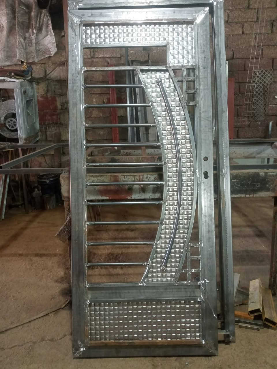 السعر حسب الفصال
و الحديد الثقيل و الوسط
يعني نفس الفصال اذا حديد ثقيل  بسعر مناسب ثقيل ب 200الباب الواحد هذوله ثنين يعني ٤٠٠٢٠٠
و اذا وسط الواحد ب ١٧٥ الف لثنين ب ٣٥٠


**إذا كنت صاحب هذا الإعلان وتريد حذفه لأي سبب، رجاءا أرسل رسالة إلى الدعم الفني**