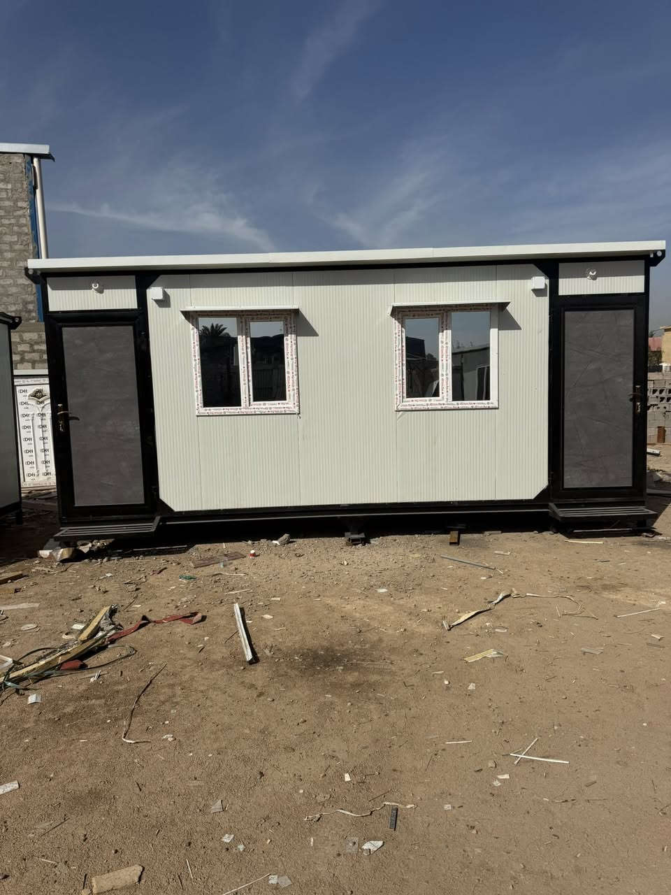 سلام عليكم كرفان قياس 6 في 3 غرفتين أبواب حديد تفصال جديد مكان بغداد سعر 2400 ))موجود توصيل ***********
