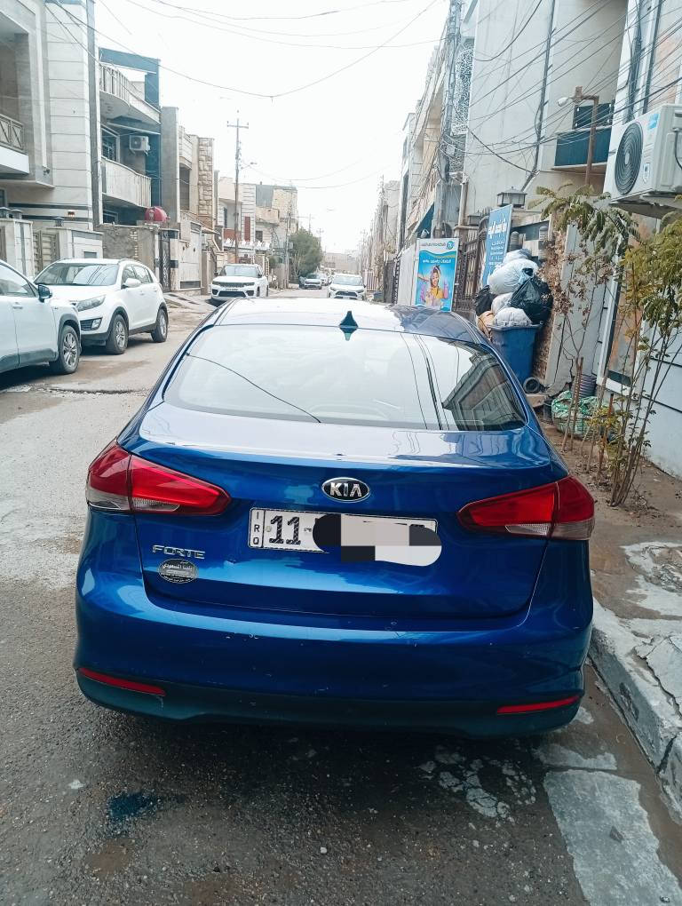 السلام عليكم ورحمه الله 
كيا فورتي وارد أمريكي 2017 مكينة دوش 2000cc ضرره حافة البنيد والجاملغ جه السائق البنيد بلاد لوك لا صبغ ولا تبديل بالعراق بيه بابين صبغ يعني كل الصبغ الي بالسيارة 3 قطع و شبر السيارة ليبل واحد مكينة وكير خير من الله ترايك وين ما تريد سعره 115 وبيه مجال 
واتساب 
***********
*********** بغداد, العراق
