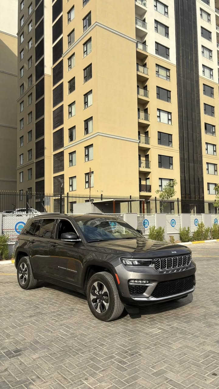 السلام عليكم جيب كراند شيروكي 4XE 2024 وارد امريكي
Jeep Grand Cherokee Limited 4xe 2024 2.0L
     حجم المكينه : 2000  تيربو + هايبرد + بلك ان 
المسافة المقطوعة : 12500الف ميل
الضرر  : قطعتين باب بارد وجاملغ
      حالة الايرباك : طاك
مواصفاتها
1.شاشه
2.بصمه
تشغيل عن بعد
4.دمام خلفي
5.كشنات جلد
6.كشن السايق ميمري
7.كشنات كهرباء
8.صندوك كهرباء
9.حساسات خلفيه
قطع تبريد
11.اشاير بالمري
12.رادار امامي
13.رادارات 360
14.ثلاث وضعيات قياده
بنوراما فتحتين
كير ماوس
نظام منحدرات
هيترات بالكشنات
19.ويل كب كروم
20.لايتات لد
21.بكلايت لد
22.كشافات
23.بصمة ابواب
السياره جاهزه ومرقمه بغداد
السعر  : 32500  بيه مجال بسيط
📍العنوان بغداد حي الجامعه
***********
