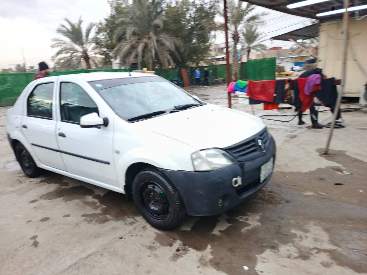 السلام عليكم 
 رينو لوكان للبيع  2009
 مكينة كير خير من الله مكفولة 
دواخل كهربائيات كشر فول شاشه دوشمه جديدة 
سيارة كاملة ربع ما اذب عليها تخم تايرات وبنزات 
قوايش تخم جديد فيت بم ومنضومه بنزين جديدة 
 رقم بغداد انكليزي وسنوية تحويل مباشر باسمي 
 سعر 45 ورقة بيها مجال بسيط حك جيه ،
 واتساب ***********
