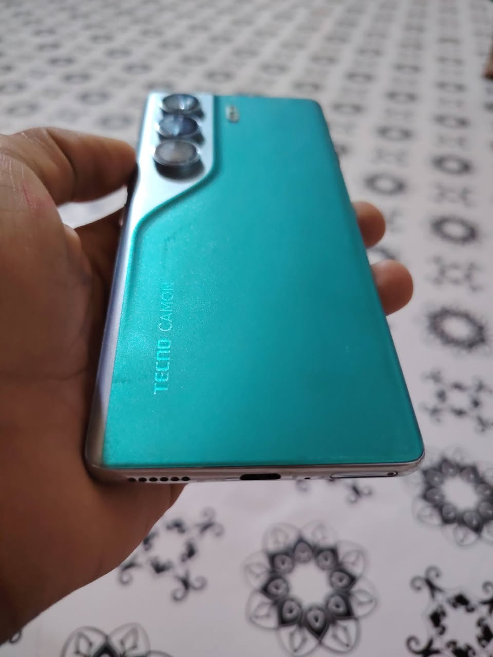 سلام عليكم ورحمة الله وبركاتة تليفون جديد بعده بحالة الوكاله تكنو كامون 40برو 5G السعر 375وبيه مجال حك الجيه الشراي يتصل ع الرقم ***********
