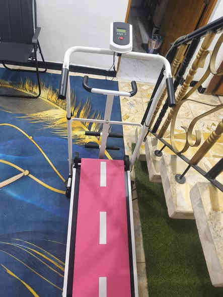 أجهزة رياضية مستعملة استعمال قليل جدا و نظيفة الأول جهاز جري قايش ميكانيكي بدون كهرباء والثاني جهاز الغزال الطائر سعر الجهاز الواحد 90 الف المكان النجف رقم موبايل ***********
