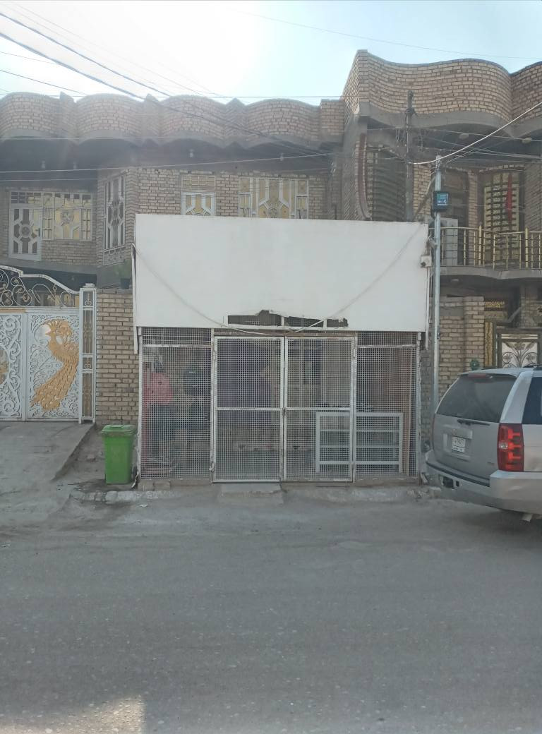 سلام عليكم بيت للبيع مساحة ٢٠٠متر طابو  في منطقة ابو رمانة قريب على سوق ابورمانة يم شارع سايدين مال سوق بيت بناء جديد طابقين + وياء أسواق كبيرة وجاهزة يتكون طابق الأول من غرفتين كبار وصالة كبيرة مربعة واستقبال كبير ومطبخ ومنور وحمام + تواليت داخليات وكراج كبير وتواليت خارجي//
طابق ثاني يتكون من غرفتين كبار وصالة كبيرة وحمام وصحيات الاستفسار الاتصال على صاحب البيت هاذ رقمة بي فقط واتساب 
(***********)  سعر البيت( ٣٧٥ مليون )

 البيت  مو الي انة مجرد ناشر هاذ رقم صاحب البيت كدامك وتصل 

لا تراسليني على حسابي   ترة ما ارد ابد وما اعرف عمارة, ميسان
