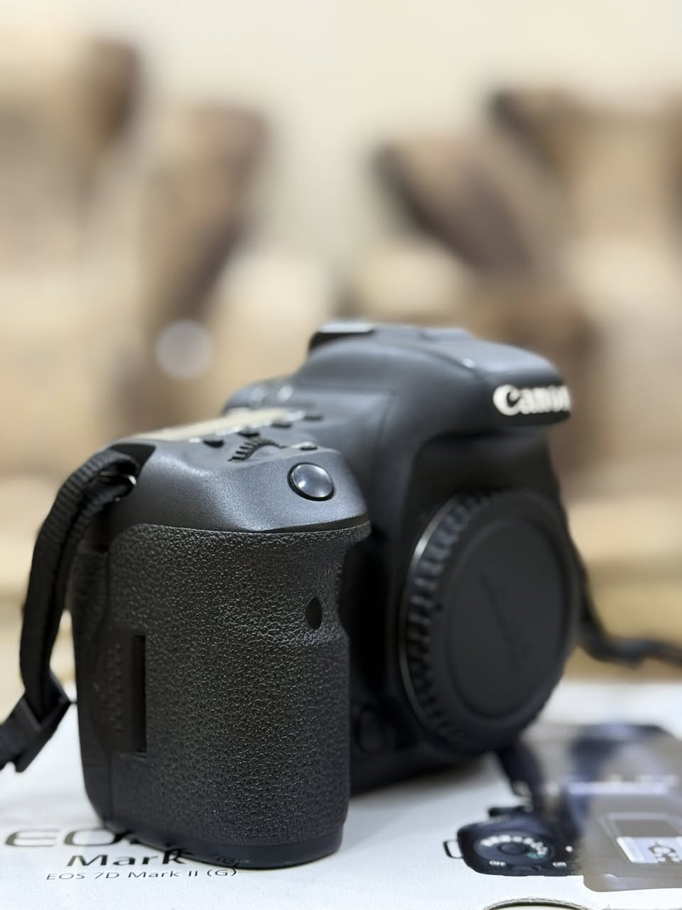 كانون 7D مارك 2 نظيف جداً
عدسه 70_200 دبل استبيلايزر صدار الثالث نظيف جداً ع ايدي كراتين غراضه الأصليات موجوده 
المكان ميسان ***********
