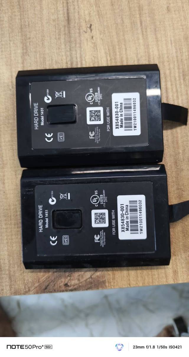 #للبيع ⭕
اكس بوكس 360 مهكر ميربط انترنت نظيف 90%  

غراضه
1_ كيبل HDMI يجي كيبل طويل مو قصير 
2_محوله الباور الخاصه بي الاصليه 
3_ يدات عدد3 ثنين اصليات يشتغلن على شحن وحده بيه بطاريه والثانيه لا. 
اليده الثالثه تجاري تجي كيبل مباشر 
4_ هارد دسك داخلي عدد اثنين واحد فارغ تكدر من السوك تحمل بي العاب تعجبك 
والثاني  بي 51 لعبه ولعبات قويه سان اندرياس /gt5  / Call of Duty: Black Ops 
ماين كرافت وبعد هواي 
وبعد العاب موجوده بالصور نظافته كدامك تفاصيل كدامك تقتنع راسلني خاص واتساب 
***********

سعره 100 الف قفل وتوصيله مجاني بالفلوجه
